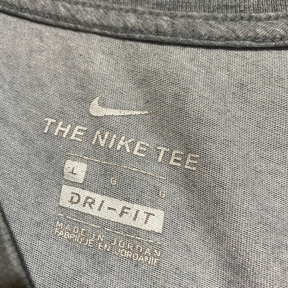 Nike Dri-Fit T-Shirt, size L, smoke free home - Picture 2 of 3